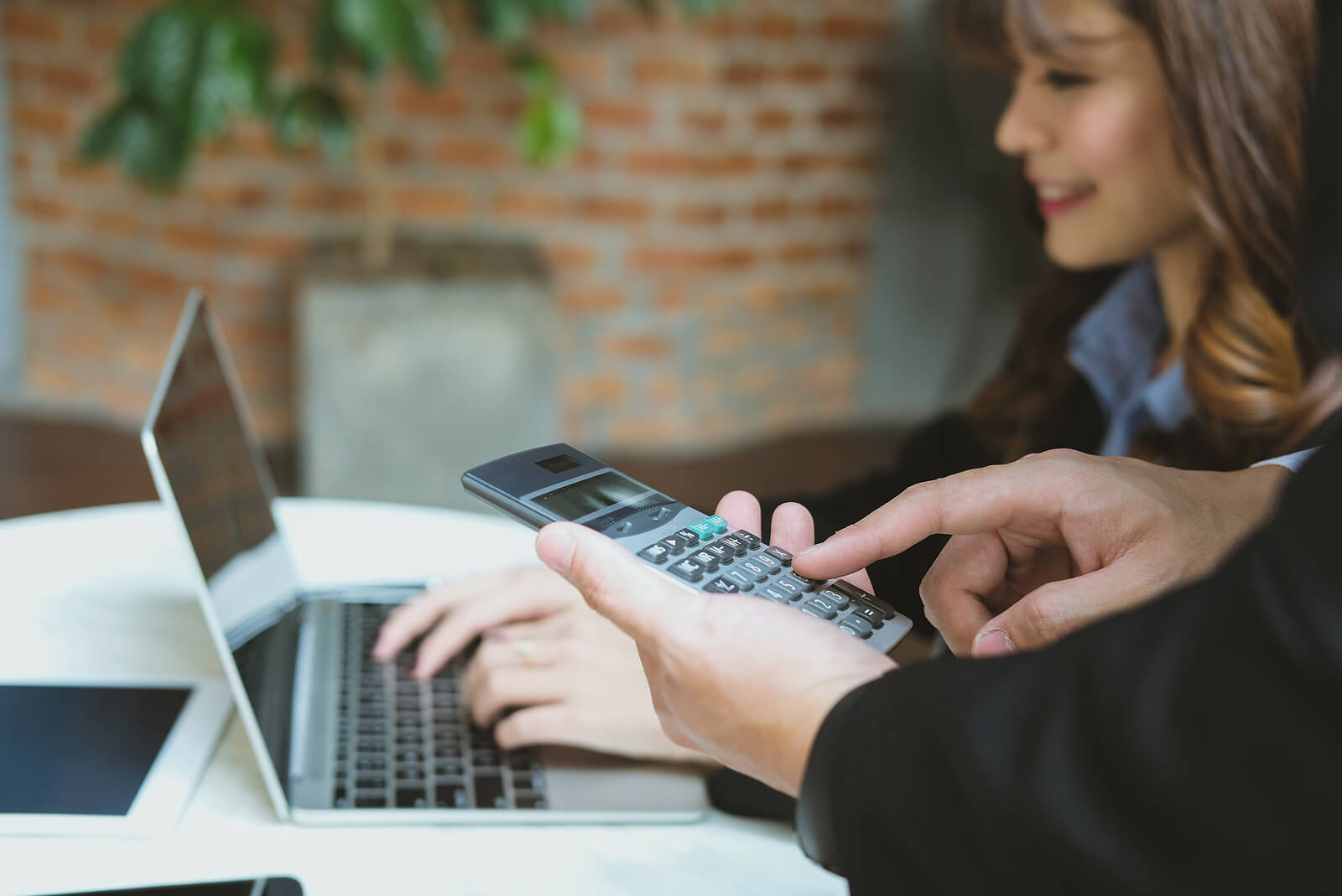 Banknavigator pénzügyi szakértője a Spirit FM-en: családi adókedvezmény 2025 – hogyan érdemes felhasználni?