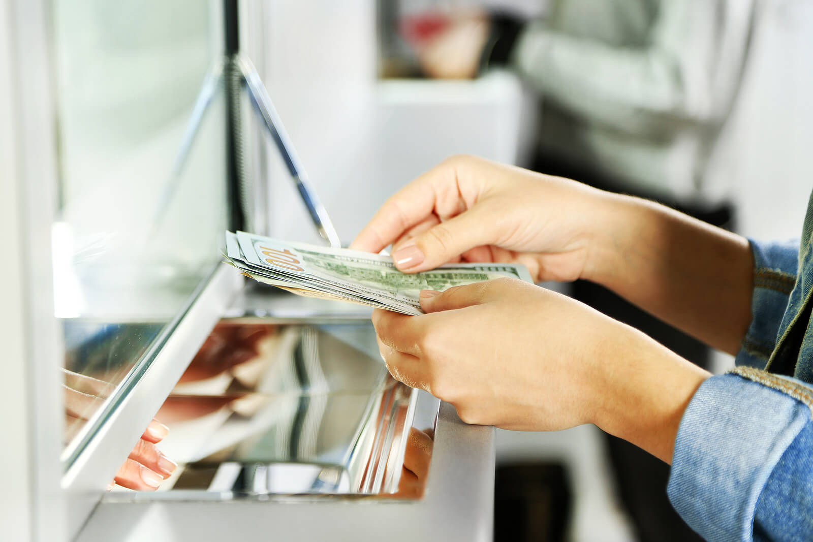 Devizaváltás olcsón: Hogyan spórolj a valutaváltáson 2025-ben?