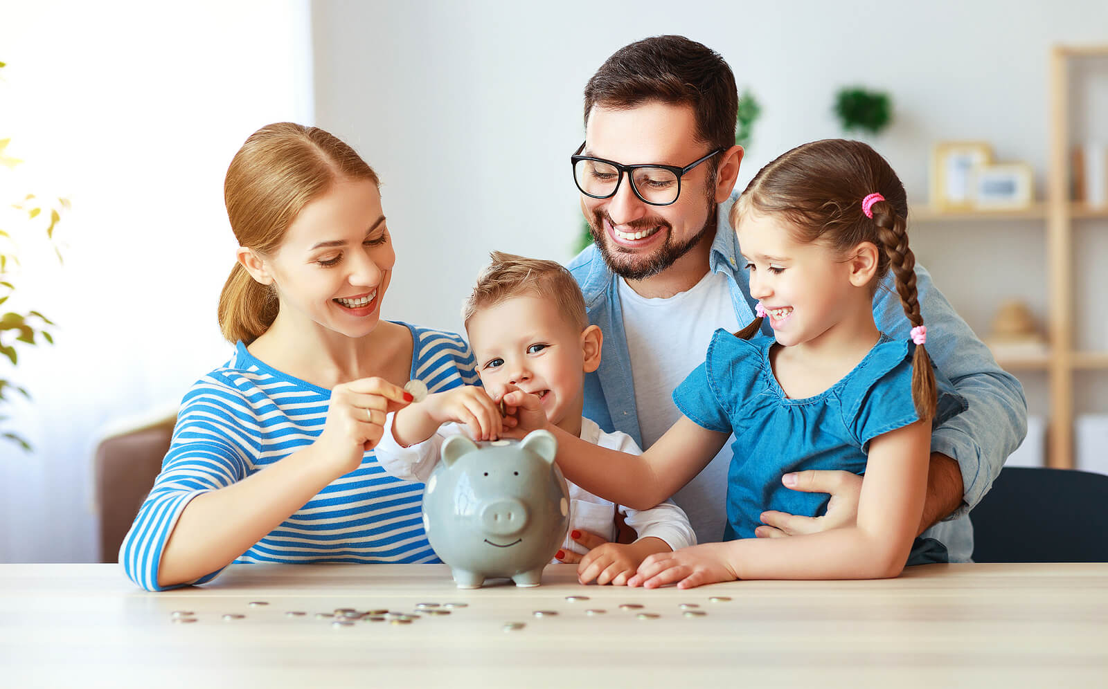 Pénzügyi nevelés a családban: Hogyan vezessük be a gyerekeket a bankolás világába?