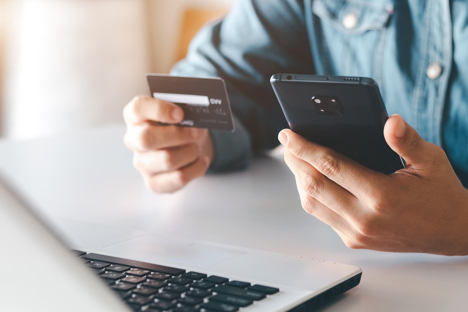 SimplePay használata webáruházban – Előnyök és hátrányok
