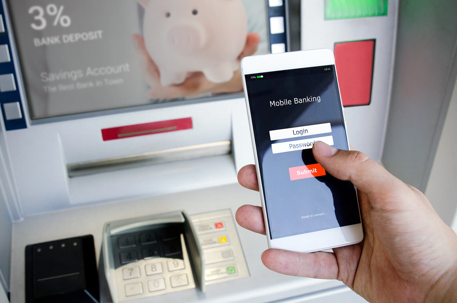 Jó hír: nem emelik a lakossági bankszámlák díjait